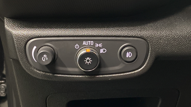 Used 2021 Chevrolet TrailBlazer RS w/ Sun and Liftgate Package AWD/4WD image 31