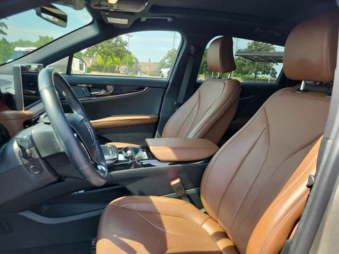 Used 2023 Lincoln Nautilus Reserve AWD/4WD image 5
