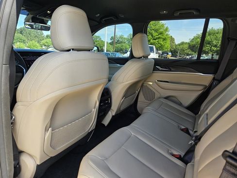 Used 2025 Jeep Grand Cherokee Limited RWD image 34
