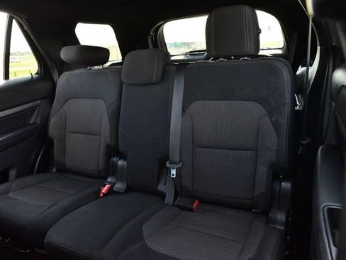 Used 2018 Ford Explorer XLT FWD image 20