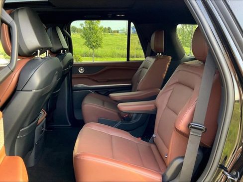 Used 2025 Lincoln Navigator Reserve AWD/4WD image 11