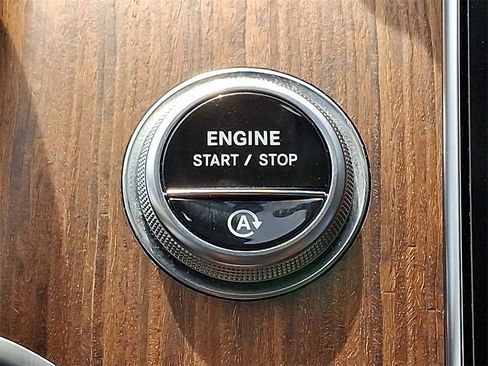 Used 2024 Mercedes-Benz GLC 300 4MATIC image 21