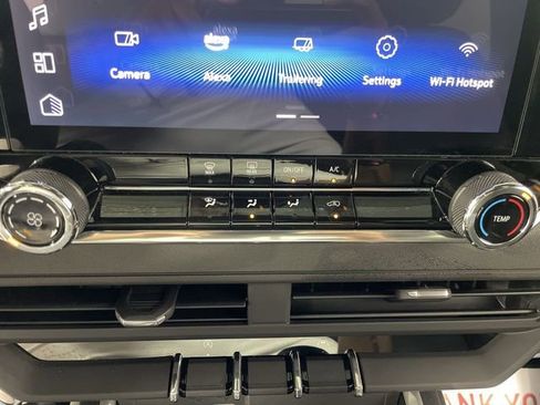 Used 2023 Chevrolet Colorado Trail Boss w/ Technology Package image 19