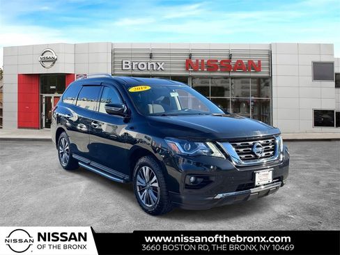 Used 2019 Nissan Pathfinder SV image 1