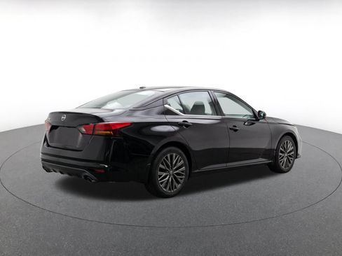 Used 2025 Nissan Altima 2.5 SV FWD image 7