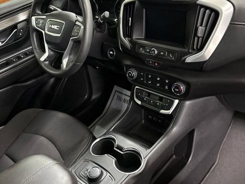 Used 2024 GMC Terrain SLE FWD image 25