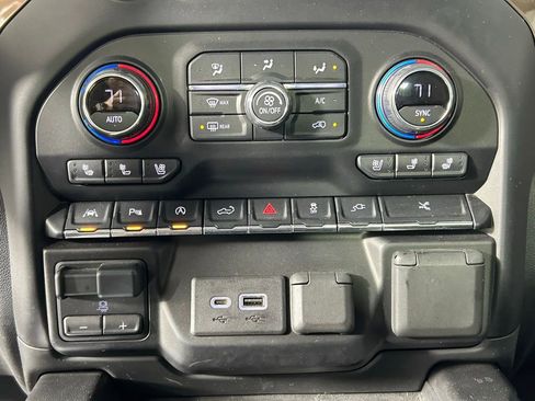 Used 2020 Chevrolet Silverado 1500 High Country image 23