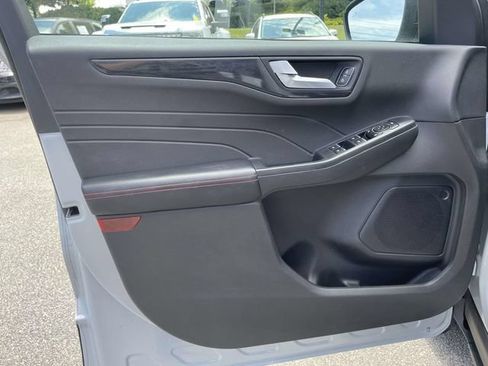 Certified 2025 Ford Escape ST-Line w/ Tech Pack #1 AWD/4WD image 19
