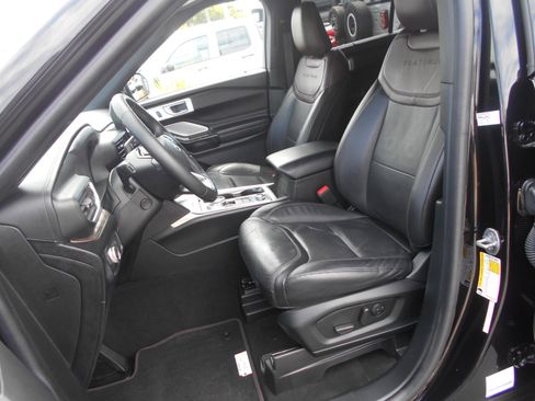 Used 2022 Ford Explorer Platinum w/ Equipment Group 601A image 2