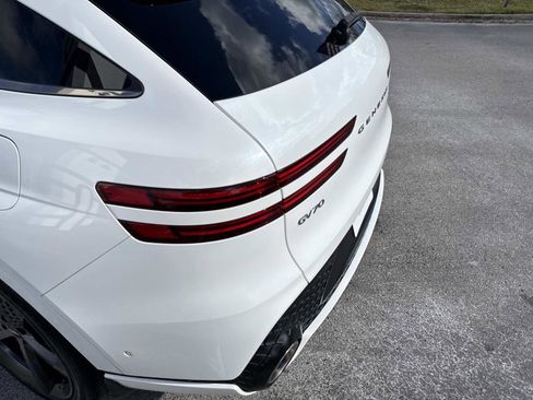 Used 2023 Genesis GV70 2.5T w/ Sport Prestige Package image 11
