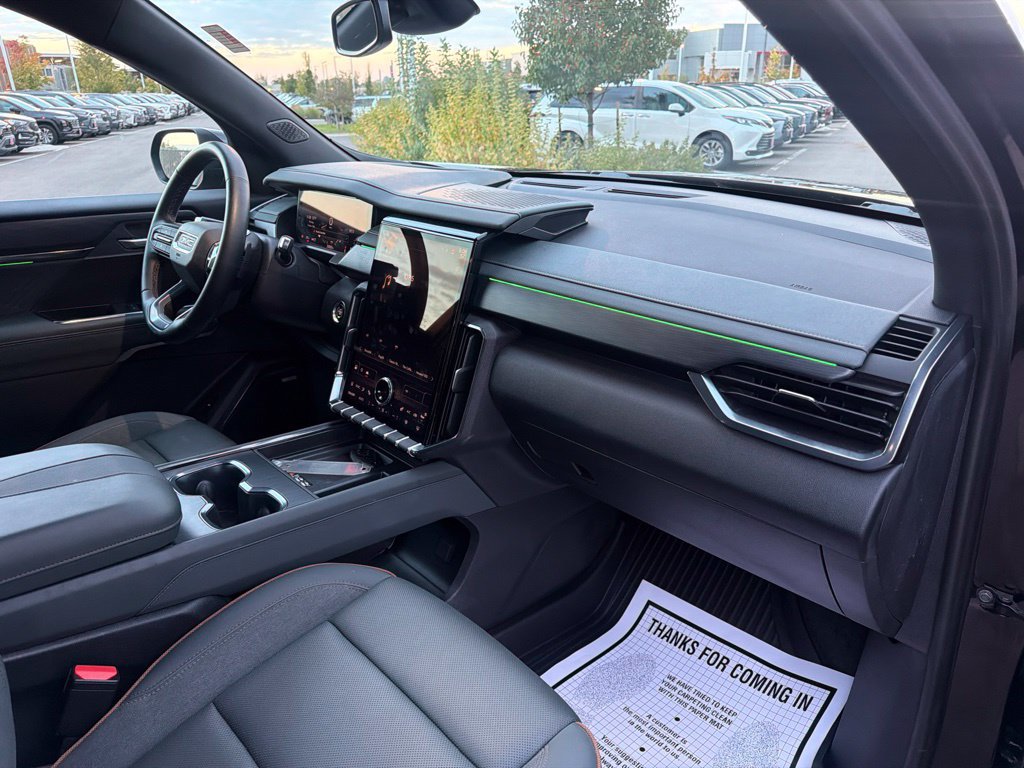 Used 2024 GMC Acadia AT4 w/ Luxury Package AWD/4WD image 13