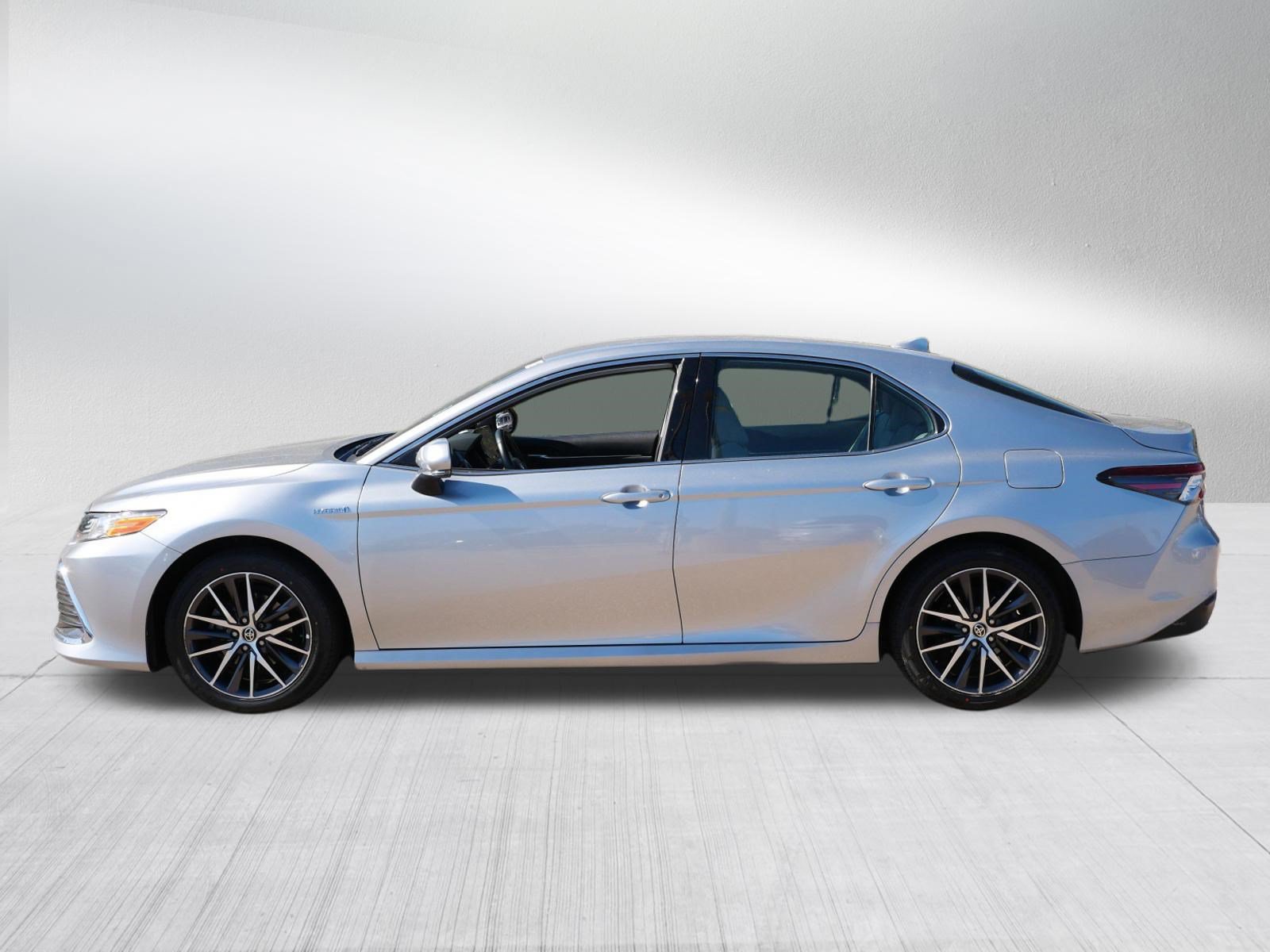 Used 2021 Toyota Camry XLE w/ Cold Weather Package FWD image 4