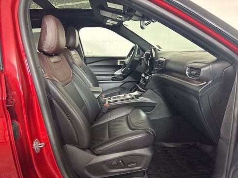 Certified 2023 Ford Explorer Platinum w/ Technology Package image 4
