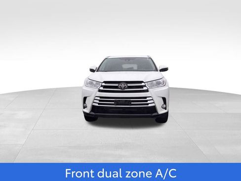 Used 2018 Toyota Highlander XLE image 2