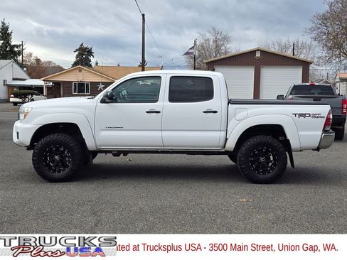 Used 2015 Toyota Tacoma TRD Pro image 2