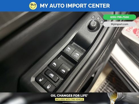 Used 2023 Jeep Grand Cherokee Altitude image 11