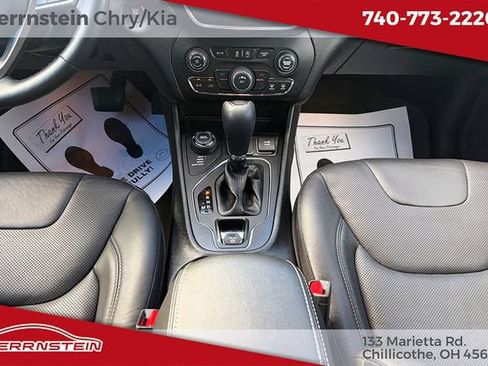 Used 2021 Jeep Cherokee Latitude Lux w/ Mopar Interior Package AWD/4WD image 13