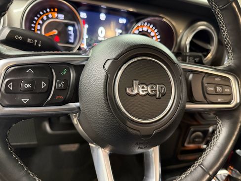 Used 2019 Jeep Wrangler Unlimited Sahara w/ Safety Group image 18