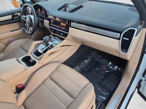 Used 2023 Porsche Cayenne Platinum Edition AWD/4WD image 23