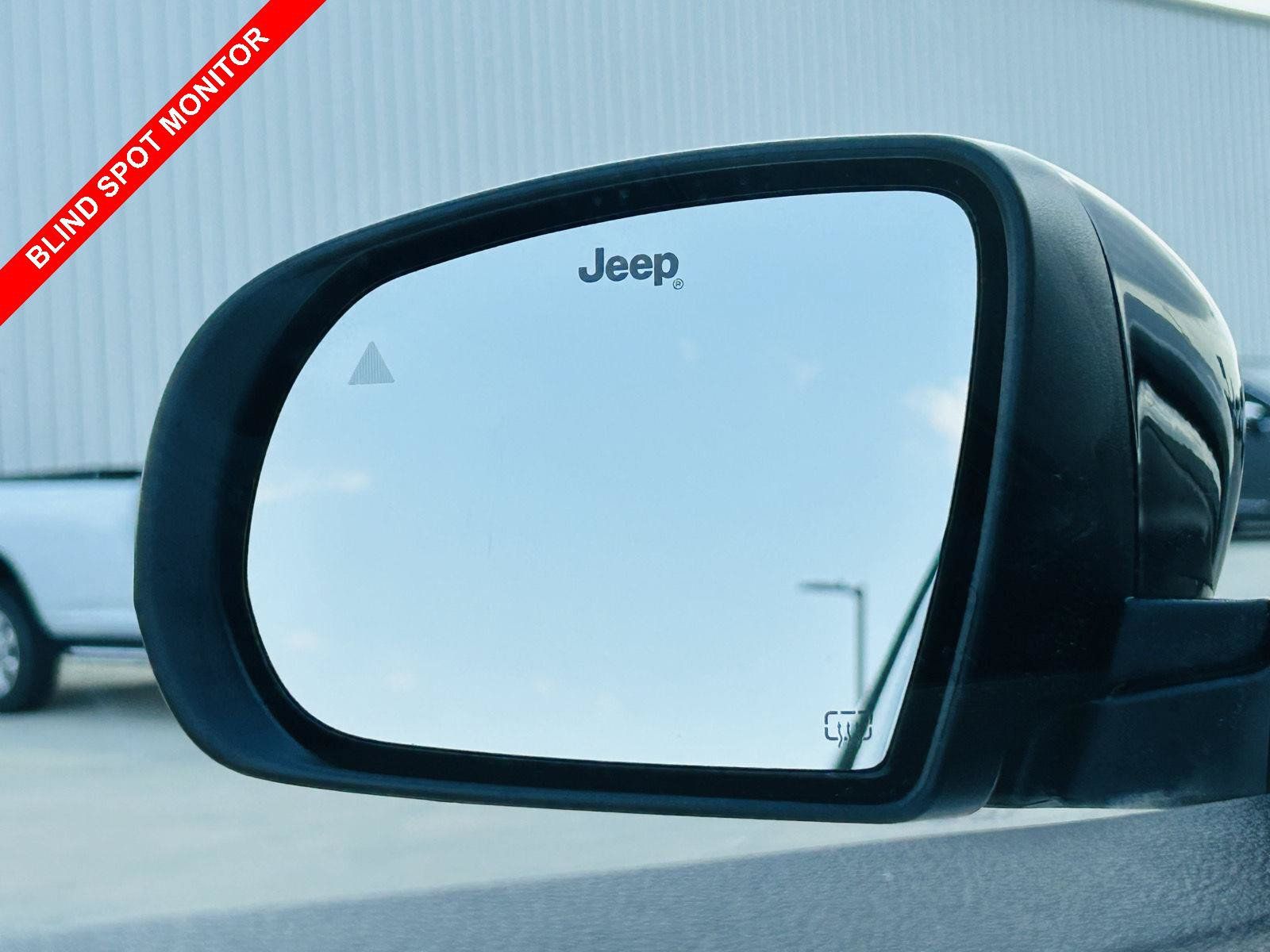 Used 2025 Jeep Compass Latitude AWD/4WD image 6