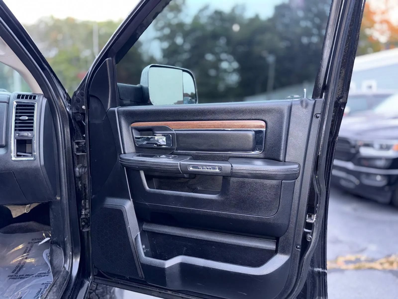 Used 2016 RAM 2500 Laramie w/ Convenience Group AWD/4WD image 28