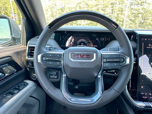 Used 2025 GMC Yukon XL Elevation RWD image 18