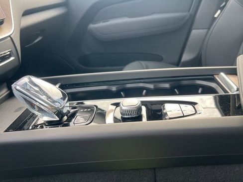 New 2026 Volvo XC60 B5 Plus w/ Protection Package Premier AWD/4WD image 33