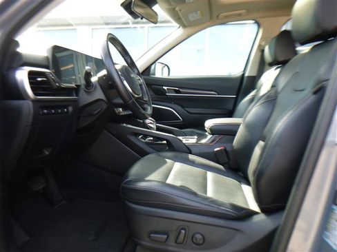 Used 2025 Kia Telluride S AWD/4WD image 5
