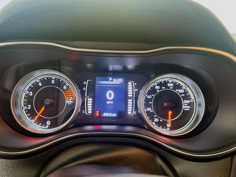 Used 2020 Jeep Cherokee Latitude Plus image 6