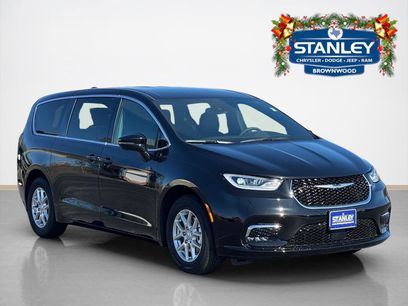 New 2026 Chrysler Pacifica Select