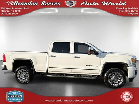 Used 2019 GMC Sierra 2500 Denali w/ Duramax Plus Package AWD/4WD image 4