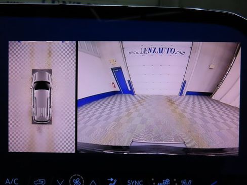 Used 2024 Chevrolet Traverse RS image 16