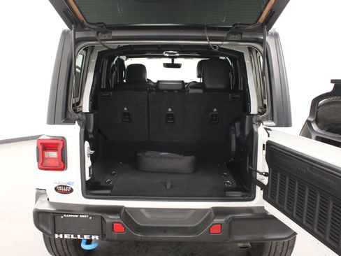Used 2023 Jeep Wrangler Unlimited Sahara w/ Cold Weather Group AWD/4WD image 14