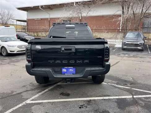 Used 2021 Toyota Tacoma TRD Off-Road image 4