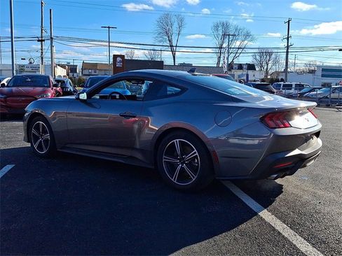 Used 2025 Ford Mustang Coupe image 4