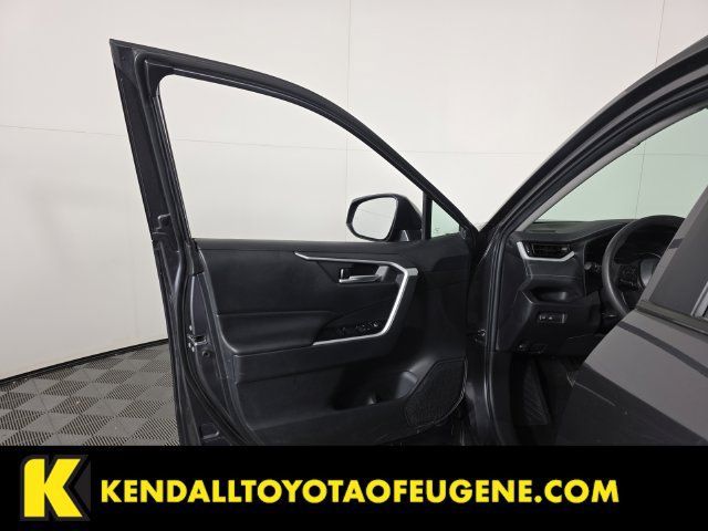 Used 2025 Toyota RAV4 XLE AWD/4WD image 21