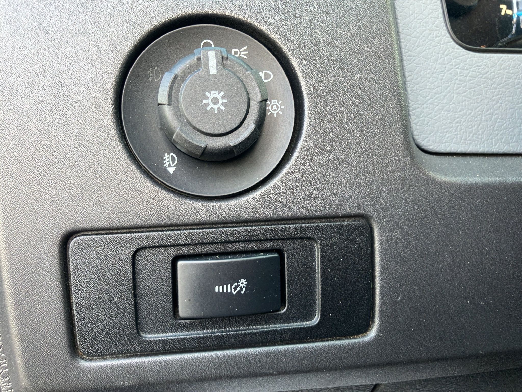 Used 2011 Ford F150 XLT w/ XLT Chrome Pkg RWD image 15