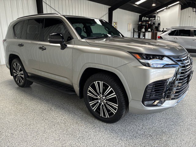 Used 2024 Lexus LX 600 4WD w/ Appearance Package image 4