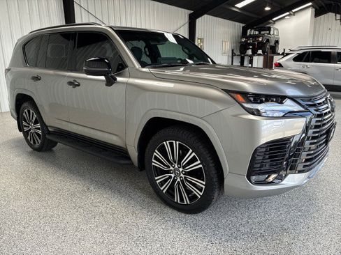 Used 2024 Lexus LX 600 4WD w/ Appearance Package image 4