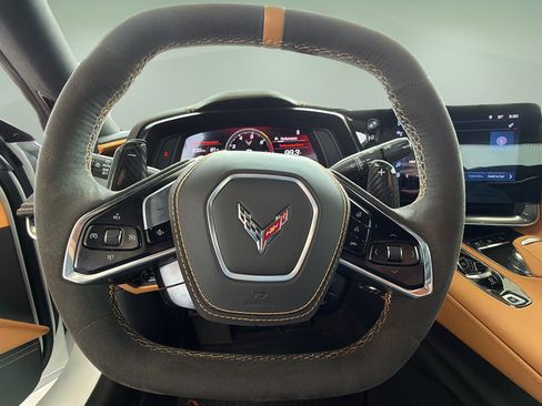 Used 2025 Chevrolet Corvette Stingray Premium Cpe w/ Z51 Performance Package RWD image 9