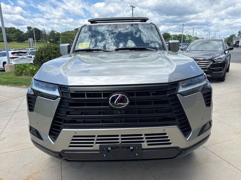 Used 2024 Lexus GX 550 AWD/4WD image 2