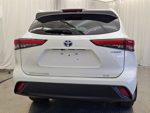 Certified 2020 Toyota Highlander XLE AWD/4WD image 4