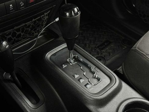 Used 2018 Jeep Wrangler Sport image 19