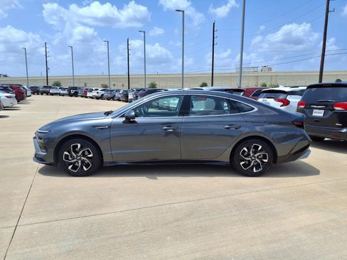 Used 2025 Hyundai Sonata SEL FWD image 3