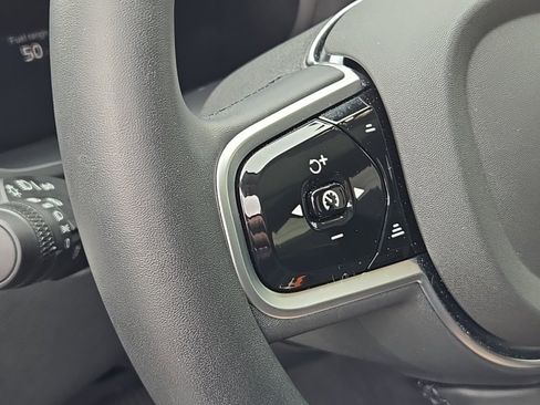 Certified 2025 Volvo XC60 B5 Plus image 17