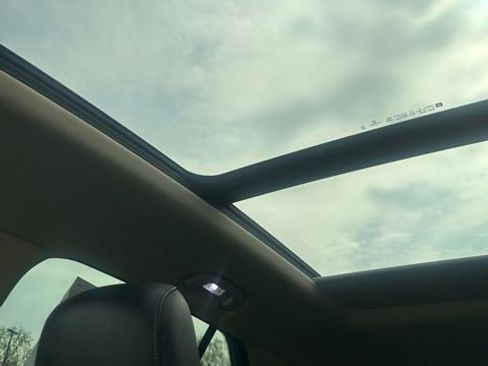 Used 2021 Buick Envision Essence w/ Technology Package I image 8