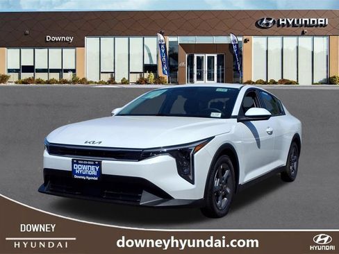 Used 2025 Kia K4 FWD image 1