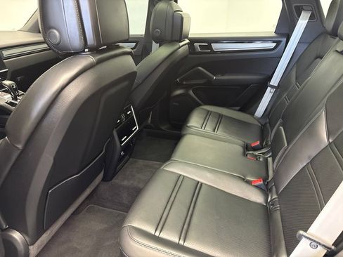 Certified 2023 Porsche Cayenne Platinum Edition AWD/4WD image 20