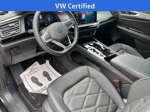 Used 2024 Volkswagen Atlas Cross Sport SE FWD image 16