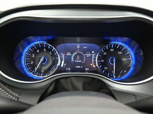 Used 2025 Chrysler Pacifica Limited FWD image 15